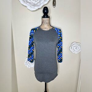 NTM: LuLaRoe Randy in Gray with Triangle Print on Sleeves Size XS
